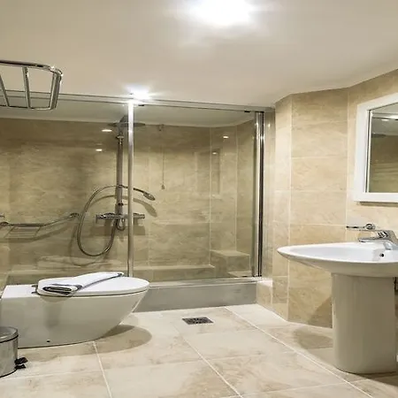 Karras Annex Hotel 3*