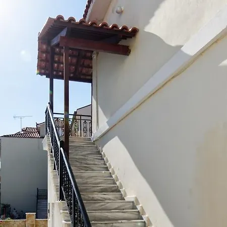 Отель Karras Livin