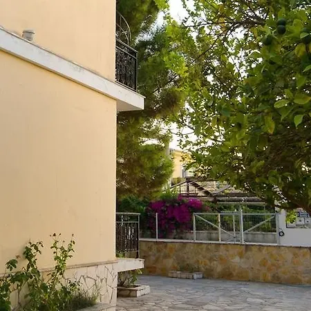 Отель Karras Livin Лаганас